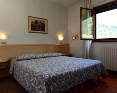 Khách sạn Hotel Ginepro (Aprica, Ý)