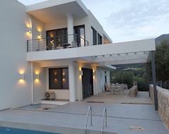 Toàn bộ căn nhà/căn hộ Newbuilt Seafront Villa With Pool (Agrinio, Hy Lạp)