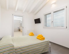 Hotel Bcolors Rooms, Selargius Is Corrias (Cagliari, Italija)