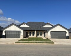 Entire House / Apartment Lovely Rental For Traveling Medical Professionals (Abilene, USA)
