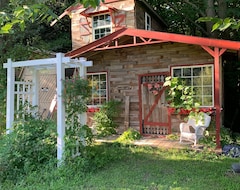 Koko talo/asunto Charming Cottage On Private Lake (Albion, Amerikan Yhdysvallat)