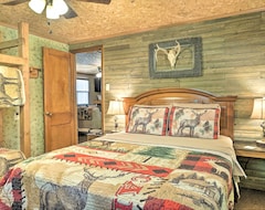 Entire House / Apartment Lakeside Bull Shoals Lake Cabin W/ Deck + Views! (Ridgedale, USA)