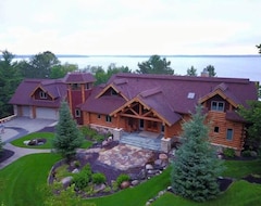 Entire House / Apartment Private, Exclusive Lodge On Woman Lake With Beautiful Views (Longville, USA)