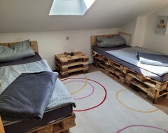 Casa/apartamento entero Apartment Saras With Private Garden, Wi-fi And Air Conditioning (Plettenberg, Alemania)