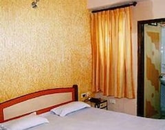Hotel V inn sindhi camp (Jaipur, India)