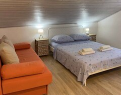 Toàn bộ căn nhà/căn hộ Holiday Apartment With Air Conditioning And Barbecue (Privlaka, Croatia)