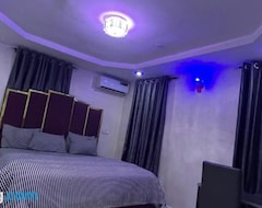 De Buoyancy Hotel (Lagos, Nigeria)