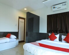 OYO 12209 Hotel Anupama (Mahabaleshwar, India)