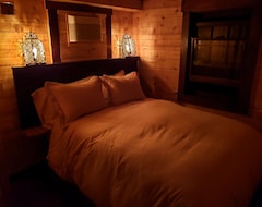 Hele huset/lejligheden Romantic Getaway In A Cozy Cedar Cabin With Sauna By Bethel Woods (Monticello, USA)