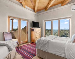 Hele huset/lejligheden Spectacular Views, Hot Tub, Game Room, A Mile From The Plaza Brand New Listing (Santa Fe, USA)