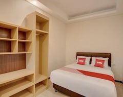 Hotel Oyo 3426 Innova Suites Home (Tegal, Indonezija)