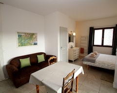 Otel Charming Little Studio Room, 2-4 People, 10 Mins To A Swimming Lake & 25 Mins To Skiing (Chorges, Fransa)