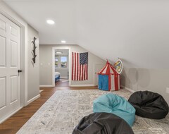 Cijela kuća/apartman Spacious & Modern 4 Bedroom Shoreline Getaway (West Haven, Sjedinjene Američke Države)