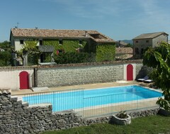 Toàn bộ căn nhà/căn hộ Gite De Charme La Feniere 2 Dans Mas En Pierres, Au Calme, Piscine Chauffee (Joyeuse, Pháp)