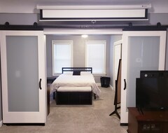 Toàn bộ căn nhà/căn hộ Stylish And Comfortable Apartment! (Parma, Hoa Kỳ)