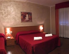 Hotel Forum (Rozzano, Italy)