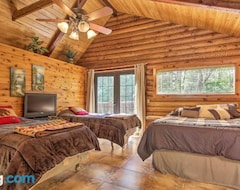 Cijela kuća/apartman Quiet Inverness Log Cabin With Furnished Deck! (Inverness, Sjedinjene Američke Države)