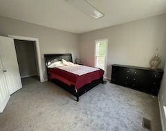Entire House / Apartment Cheerful 4 Bedroom/2.5 Bathroom Home (Mankato, USA)