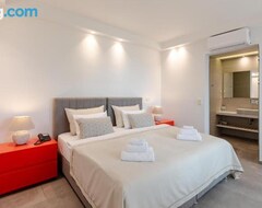 Hotel Sampatiki Suites - 4 Star Seaview Luxury Suites With Breakfast And Spa - Opened 2024 (Leonidio, Grækenland)