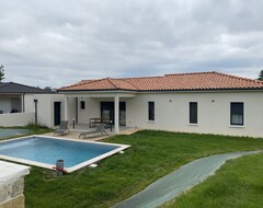 Toàn bộ căn nhà/căn hộ Modern House With Pool (Nomdieu, Pháp)