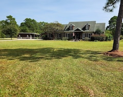 Entire House / Apartment Cozy Fishing Cabin With Stocked Pond, Near Savannah. Fenced- Pet Friendly!!! (Bloomingdale, USA)