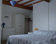 Koko talo/asunto One Bedroom Gite, With En-suite Facilities. (Saint-Aubin-de-Nabirat, Ranska)