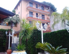 Khách sạn Hotel Happy Days (Giugliano in Campania, Ý)