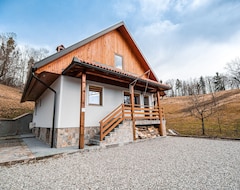 Hele huset/lejligheden Valley View Holiday Home With Sauna Mrak (Spodnja Idrija, Slovenien)