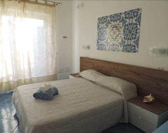 Bed & Breakfast Mediterraneo Rooms (Centola, Italy)