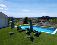 Toàn bộ căn nhà/căn hộ Apartment With Pool And Magnificent Views In The South Of France (Saint-Chamas, Pháp)