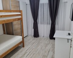Cijela kuća/apartman Luxurious Apartment With 3 Rooms And 2 Bathrooms Claudia (Corabia, Rumunjska)