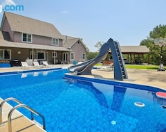 Toàn bộ căn nhà/căn hộ Lonsdale Vacation Rental With Pool And Hot Tub! (Benton, Hoa Kỳ)