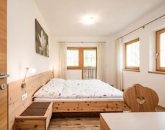 Hele huset/lejligheden Apartment Leni With Mountain View, Private Garden And Wi-fi (Sand in Taufers, Italien)