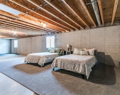 Koko talo/asunto 5 Bed 2 Bath/modern Large Home (Ames, Amerikan Yhdysvallat)