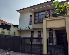 Khách sạn Rumah Tawa Guesthouse 2 (Bandung, Indonesia)