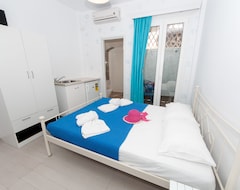Hotel Depis Place And Apartments (Agios Georgios, Greece)