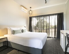 Nightcap At Excelsior Hotel (Melbourne, Australia)