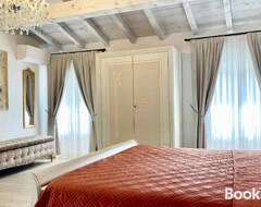 Khách sạn Dimora Di Charme Rooms & Apartments (Peschiera del Garda, Ý)