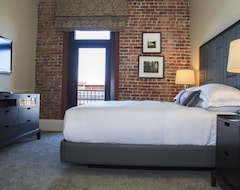 Hotel Upscale Luxury Waterfront One Bedroom Residence With Discount (San Francisco, USA)