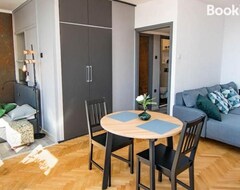 Tüm Ev/Apart Daire Bright 7th Floor Central Home With Balcony & View (Varşova, Polonya)
