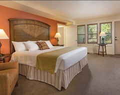 Aparthotel Bend, OR: 2BR w/Fireplace, Pool, Ice Skating, Stables, Lake, Watersports & More! (Bend, USA)