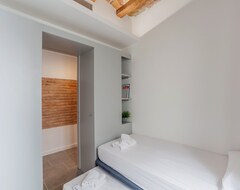 Hotel Aparteasy - Deluxe Family Apartments With Pool (Barcelona, España)