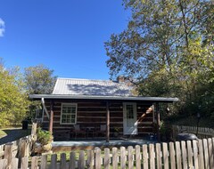 Koko talo/asunto Antietam Toll House An Historic Waterfront Cabin (Waynesboro, Amerikan Yhdysvallat)