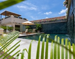 Hotel 18 Bedroom Mega Mansion Old City Ciudad Amurallada Rooftop Pool Sauna Jacuzzi! (Cartagena, Kolumbija)