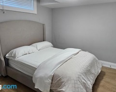 Casa/apartamento entero Basement Apartment In Luxury Beach House (Toronto, Canadá)