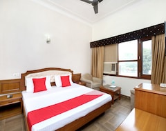 Khách sạn OYO 16376 Hotel Paras (Mohali, Ấn Độ)