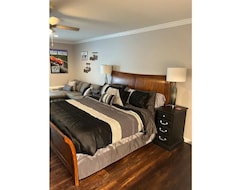 Khách sạn 2 Bedroom, 2 Bathroom Hotel Room Style Condo. Sleeps 8. (Elkhart Lake, Hoa Kỳ)