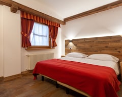 Hotel Residence Le Grand Chalet (Courmayeur, Italy)