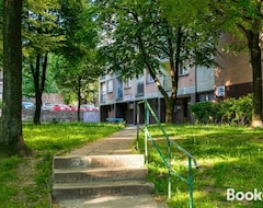 Entire House / Apartment Apartament Spodek Ii - Scisle Centrum Katowic (Katowice, Poland)