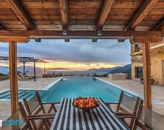 Koko talo/asunto Villa Daphne Private Pool & Amazing View (Limni, Kreikka)